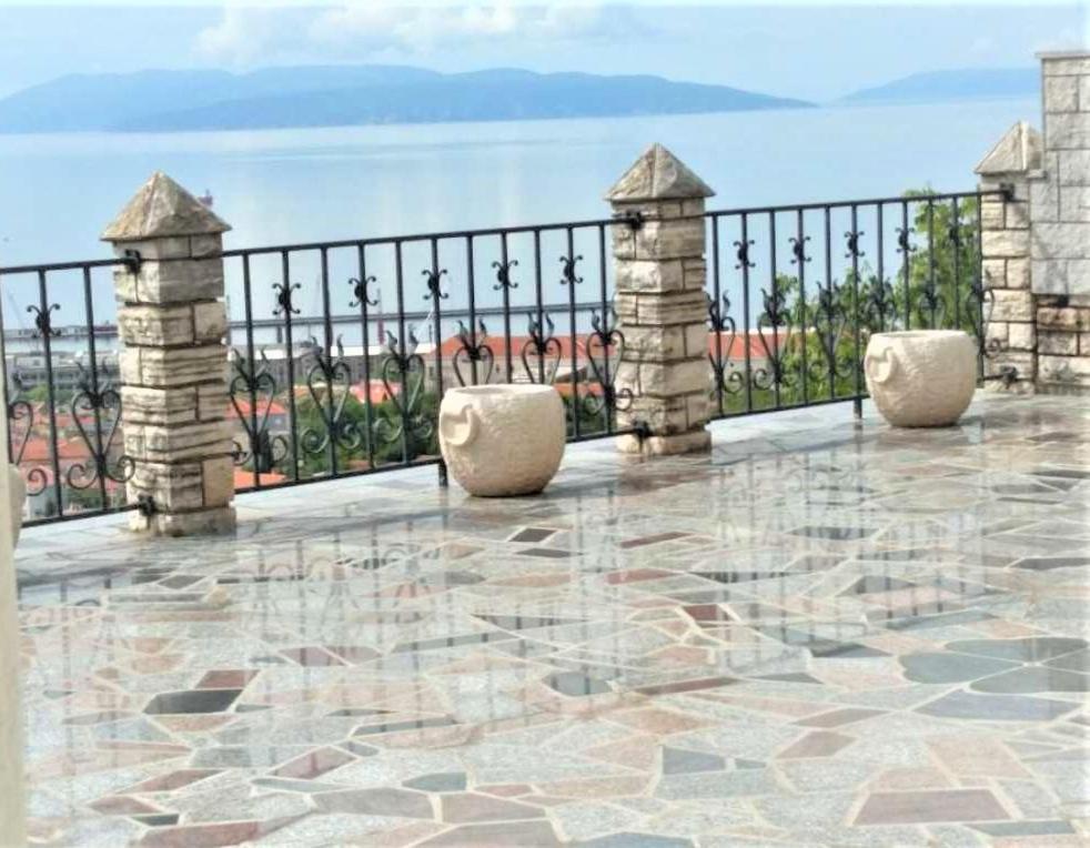 Apartment Mediterranean Garden Rijeka Exteriör bild