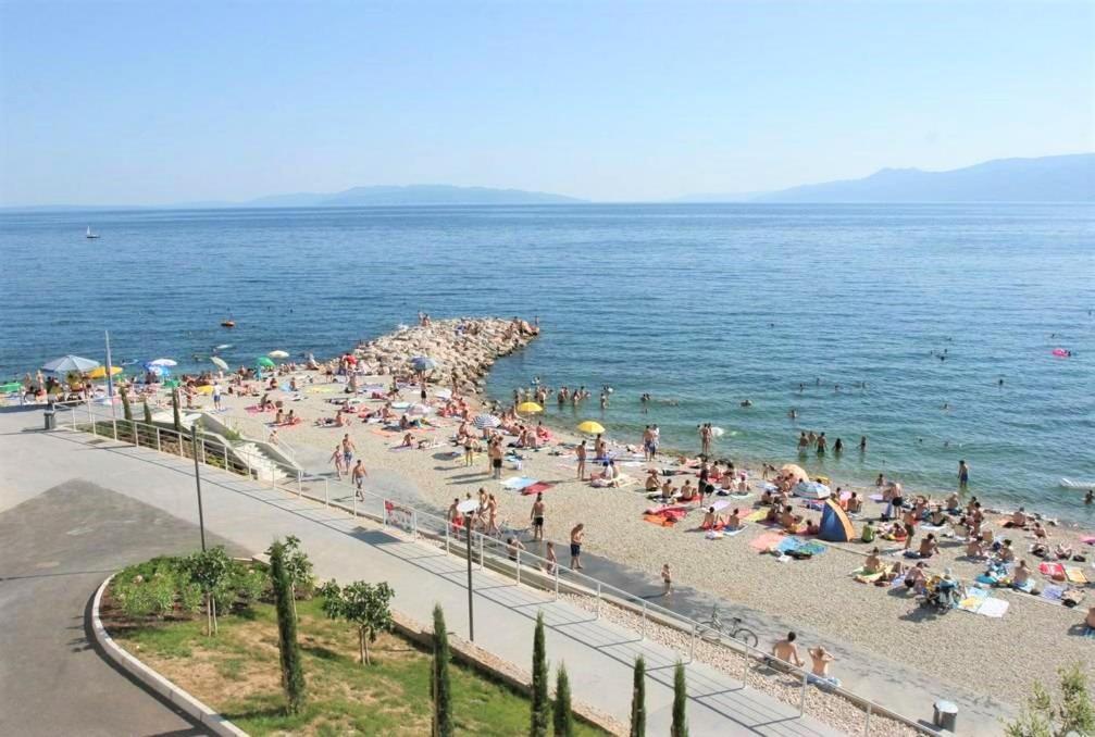 Apartment Mediterranean Garden Rijeka Exteriör bild